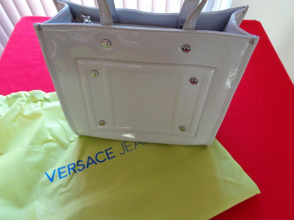 Sac a main. Marque:" Versace jeans gris brillant" Neuf, Handtassen en Accessoires, Tassen | Damestassen, Verzenden, Zo goed als nieuw