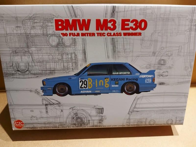 NuNu Models PN24019: BMW M3 E30 au 1:24, Hobby en Vrije tijd, Modelbouw | Auto's en Voertuigen, Fujimi, Auto, Groter dan 1:32