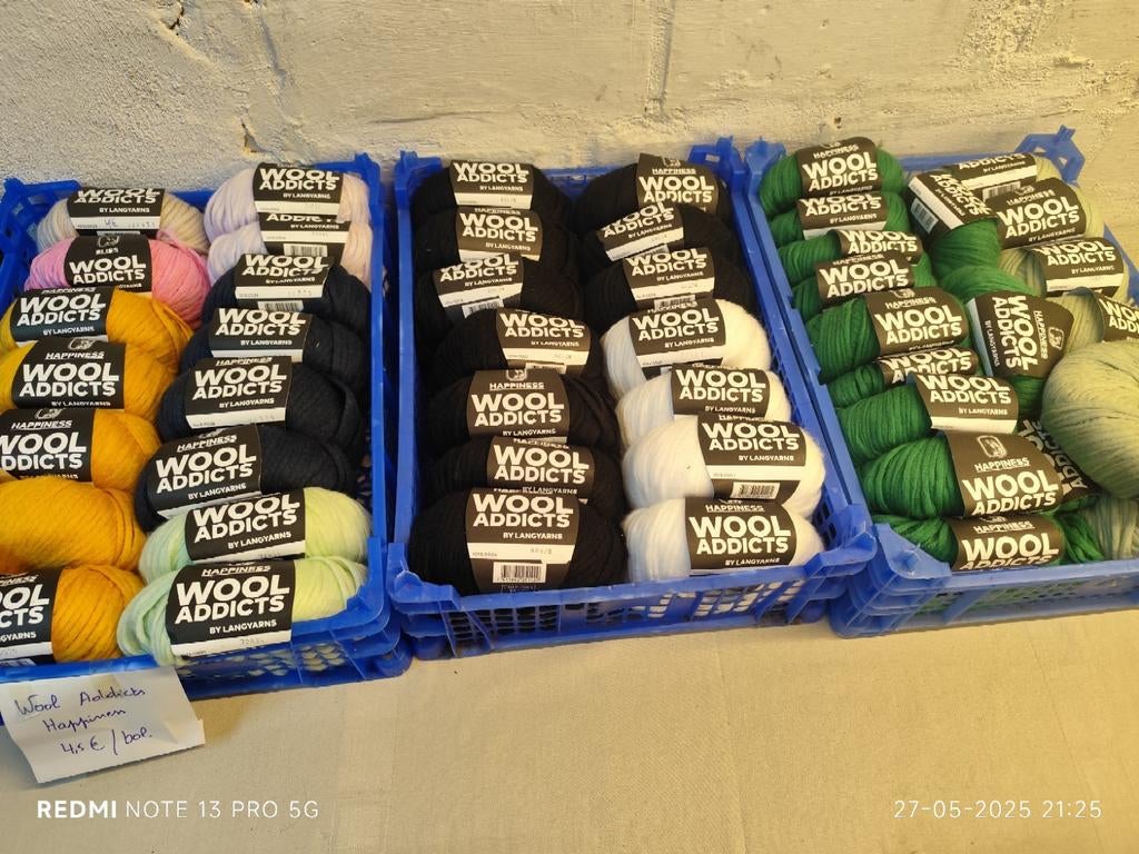 Wool Addicts. HAPPINESS. Garens beschrijving bij de foto' s., Hobby en Vrije tijd, Breien en Haken, Ophalen, Nieuw