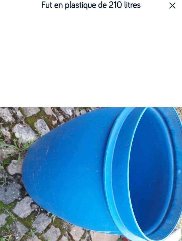 Fut en plastique de 210litres tre propre à ransart prix 25e, Enlèvement