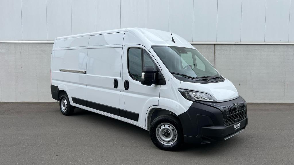 PEUGEOT BOXER 350 2.2 BLUEHDI 140 L3H2 MODEL 2025, Auto's, Voorwielaandrijving, Stof, 4 cilinders, 2500 kg