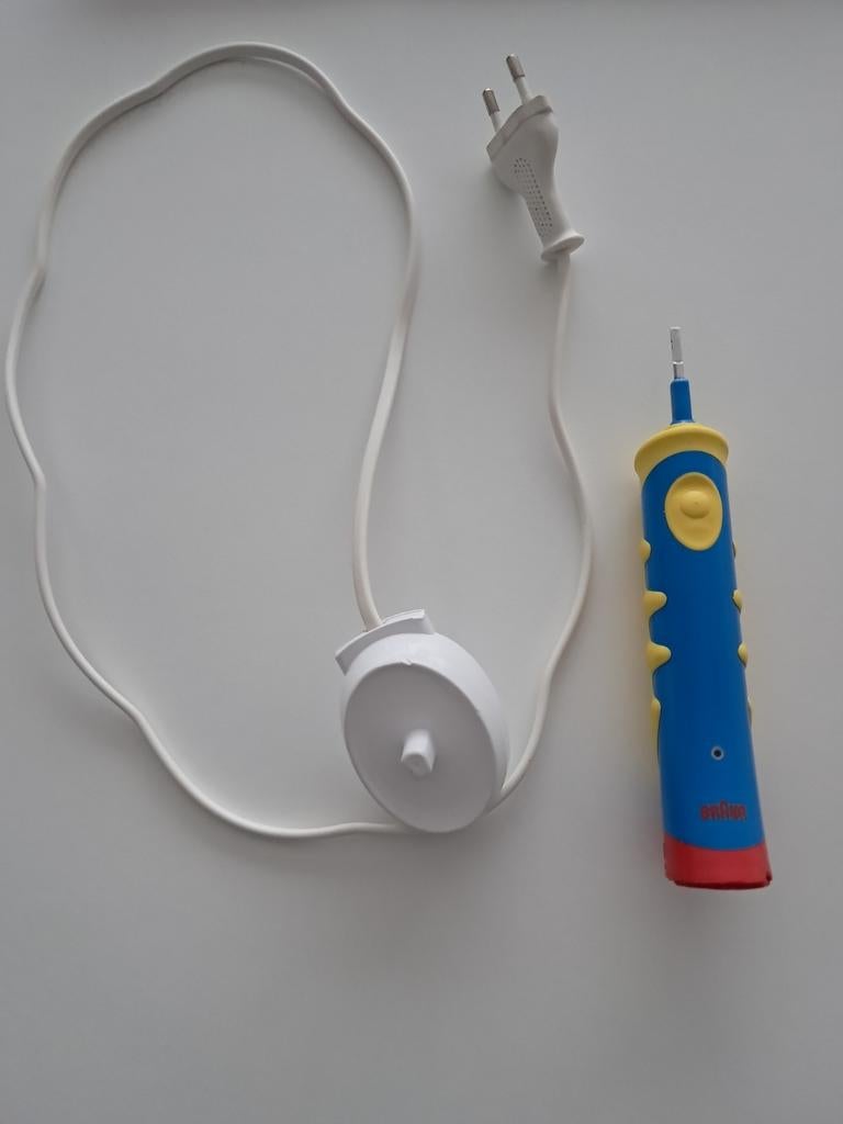 Oral B elektrische tandenborstel met oplader voor kinderen, Ophalen of Verzenden
