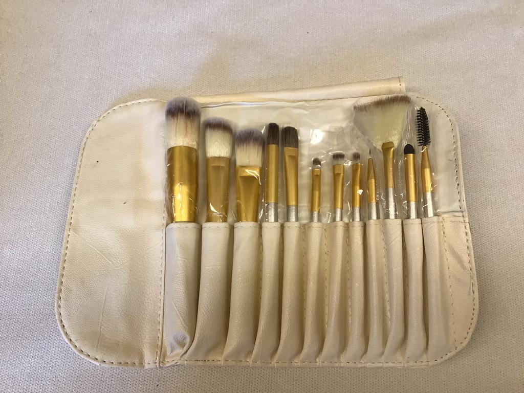 Zachte make-upborstels in etui, Ophalen of Verzenden, Nieuw, Beige