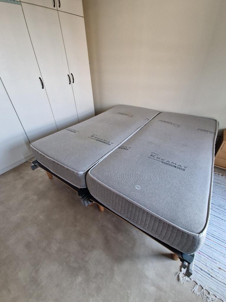 Bed met elektrische verstelbare lattenbodem 180 x 200, Ophalen, 90 cm, Tweepersoons, Zo goed als nieuw