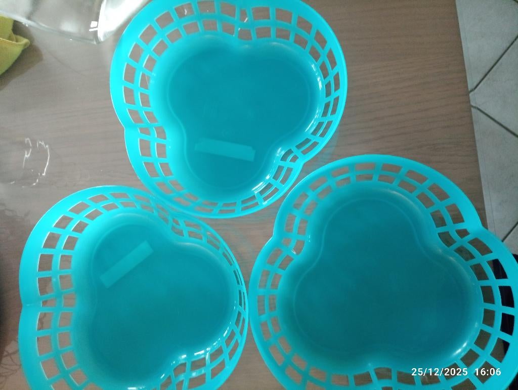 3 plats en plastique Ikéa, Enlèvement