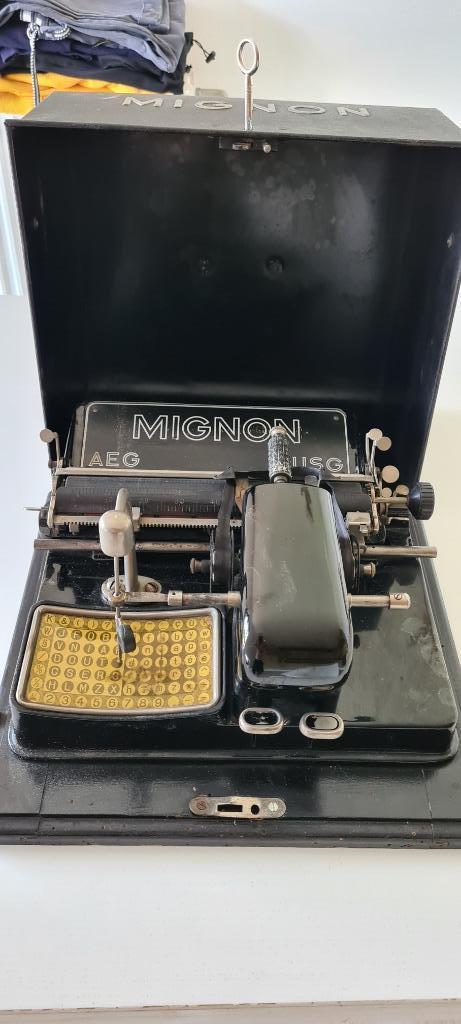 MIGNON AEG USG Typewriter, Antiquités & Art, Enlèvement ou Envoi