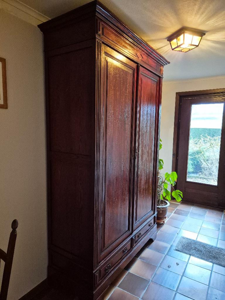Armoire d'époque en bois, Enlèvement