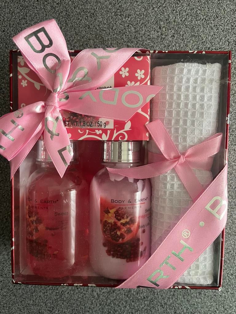 Gift box: douchegel, body lotion, badzout en gastendoekje, Ophalen of Verzenden, Nieuw