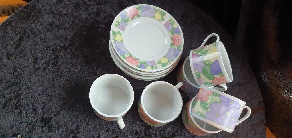 Set vintage tassen en ondertassen, Ophalen