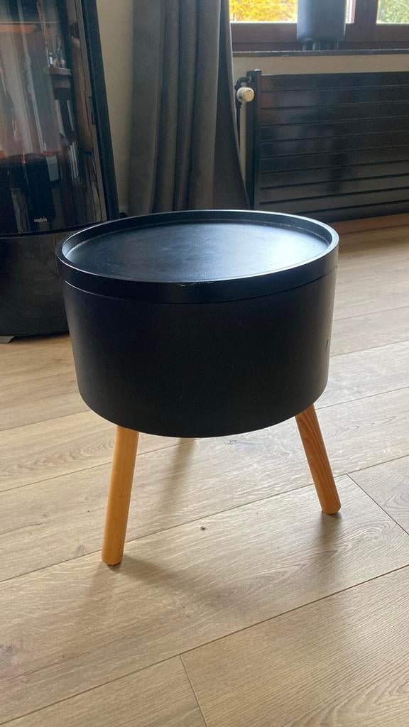 Petite table avec rangement, Maison & Meubles, Enlèvement