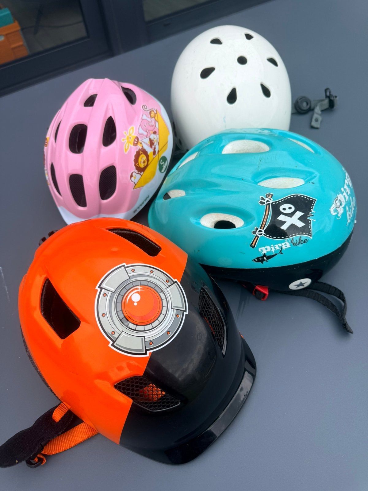 Lot de 4 casques enfants decathlon, Vélos & Vélomoteurs, Accessoires vélo | Casques de vélo, Enlèvement, S