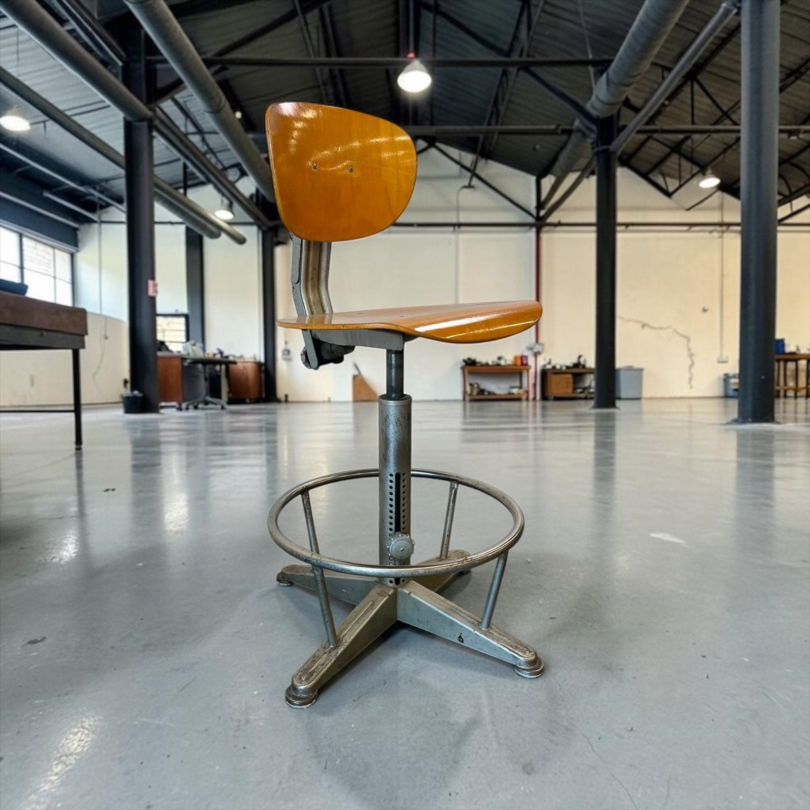 Vintage industriële atelier stoel / desk chair/fabrieksstoel, Antiek en Kunst, Antiek | Meubels | Stoelen en Sofa's, Ophalen