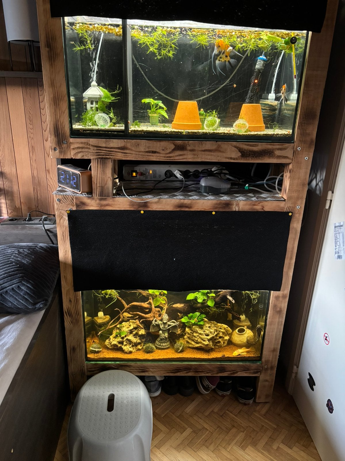 stevig aquariumrek met 2 aquariums, Dieren en Toebehoren, Ophalen, Zo goed als nieuw