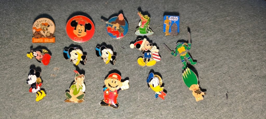 lot de pin's divers, Enlèvement ou Envoi, Comme neuf, Figurine, Insigne ou Pin's