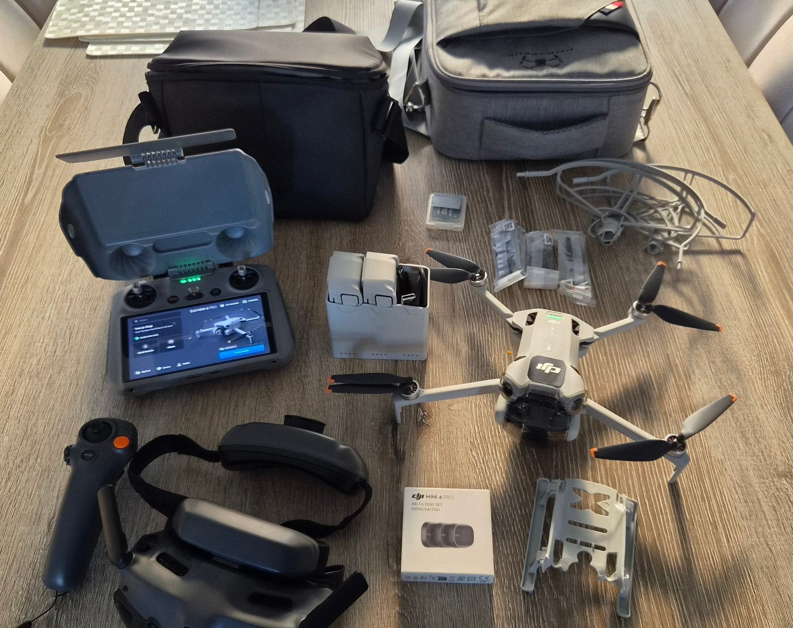 Dji mini 4 Pro fly more + RC2 smart control+Goggles 3+ctrler, Hobby en Vrije tijd, RTF (Ready to Fly), Quadcopter of Multicopter