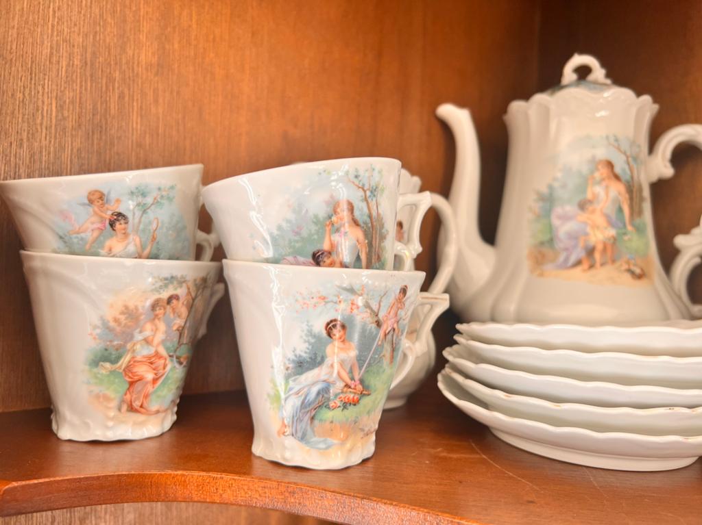Antiek koffie servies, Ophalen