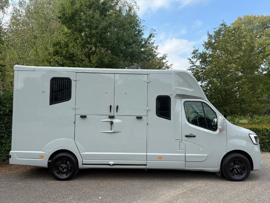 Renault Master 2022 MTM Paardenwagen Horsetruck camionette, Dieren en Toebehoren, Ophalen