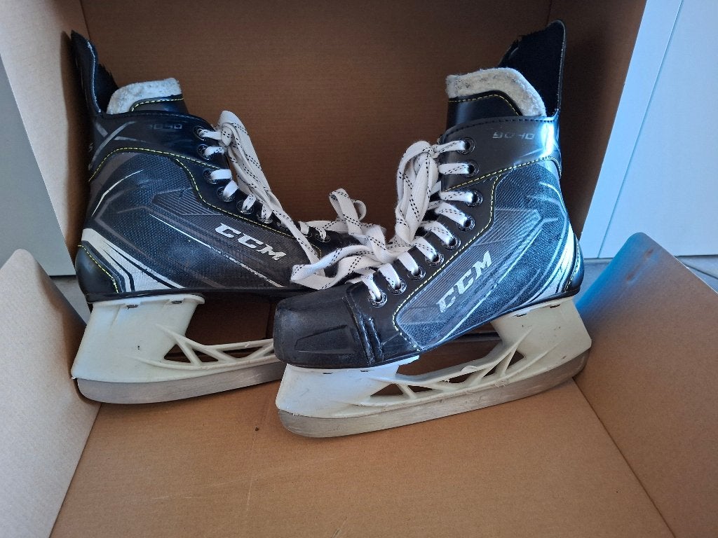 ijshockeyschaatsen, merk CCM, maat 34, Sport en Fitness, IJshockey, Ophalen, Gebruikt, Schaatsen