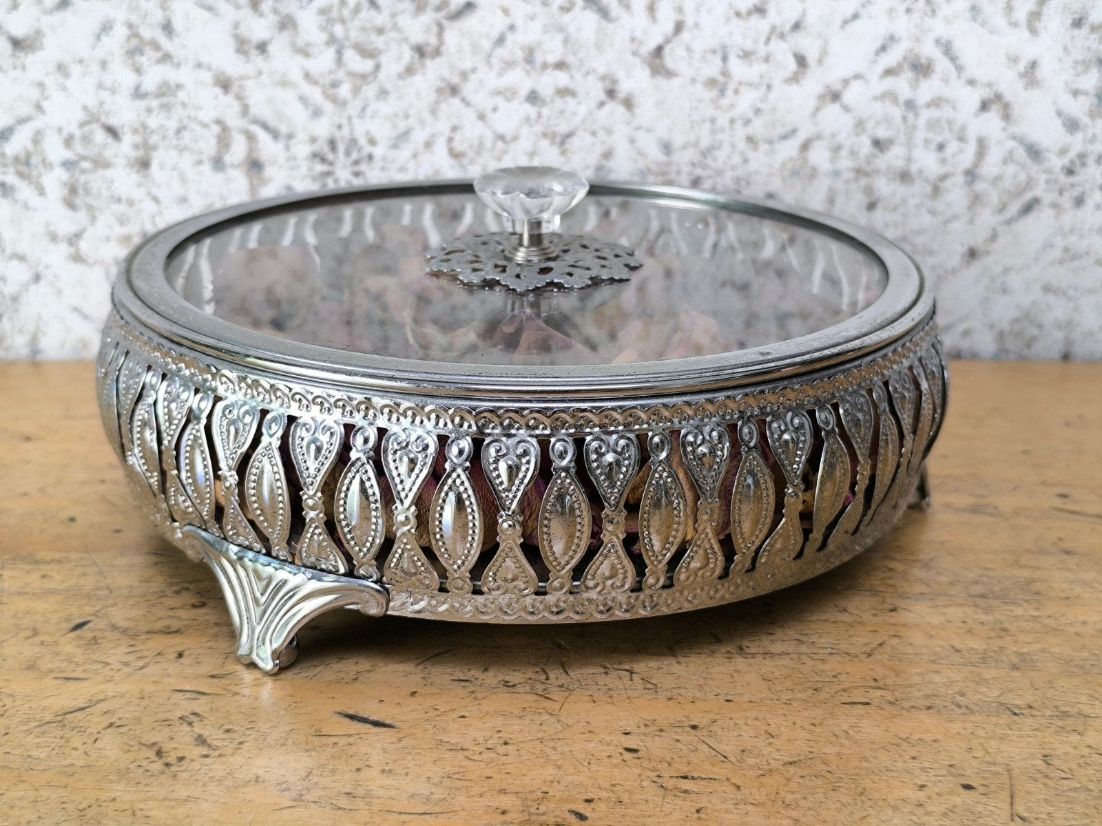 Bol décoratif avec fond en miroir et couvercle en verre., Maison & Meubles, Rond, Enlèvement, Utilisé, Métal