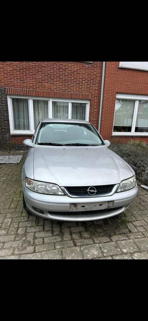 Opel vectra 1999 1.8 benzine, Auto's, 5 deurs, Particulier, Zilver of Grijs, Mistlampen