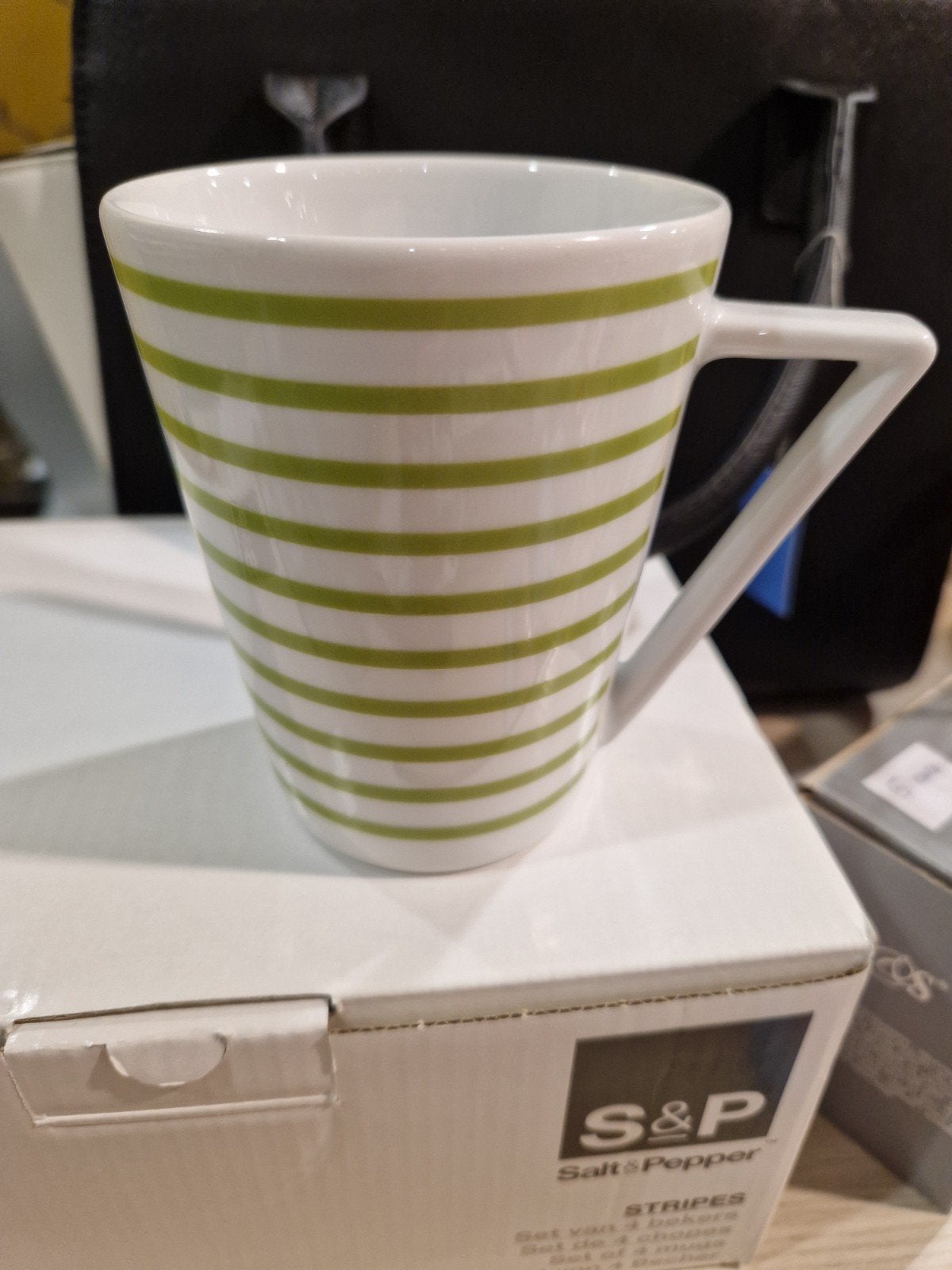 Set van 4 bekers koffie tassen S&P.   Salt & Pepper, Huis en Inrichting, Ophalen of Verzenden, Overige merken, Modern, Mok