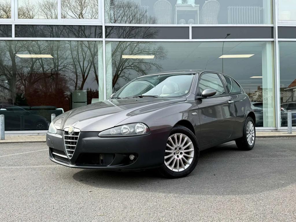 Alfa Romeo 147 1.9 JTD Black Line / AIRCO / LEDER / CRUISCON, Autos, Alfa Romeo, Cuir, Argent ou Gris, Achat, Entreprise