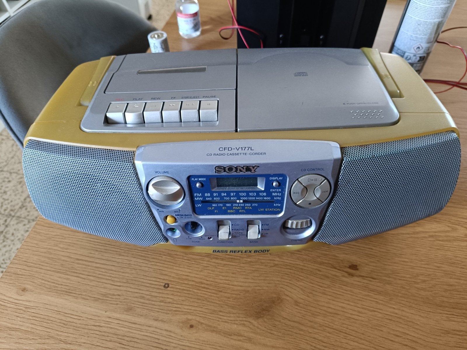 Radio Sony Cd fonctionnel mais K7 à réviser, Radio