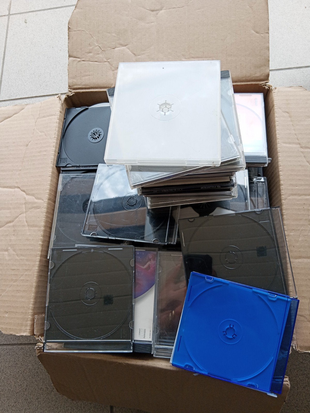 Doos met lege cd doosjes, Ophalen of Verzenden, Cd