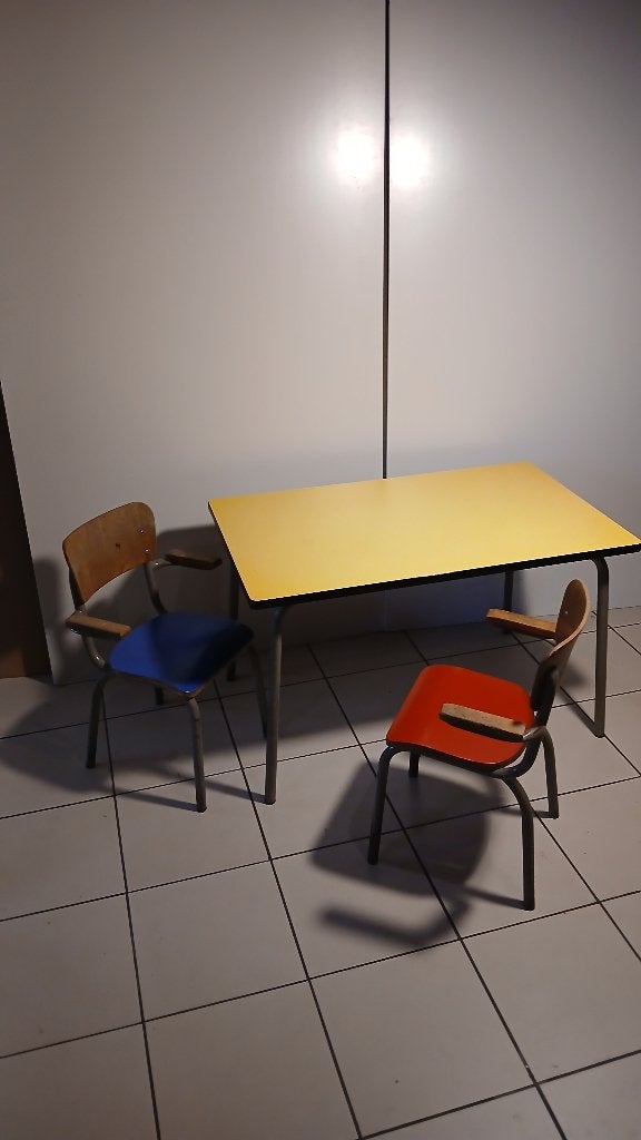Tubax kindertafel + 2 kinderstoeltjes 1965, Kinderen en Baby's, Ophalen, Gebruikt, Tafel(s) en Stoel(en)