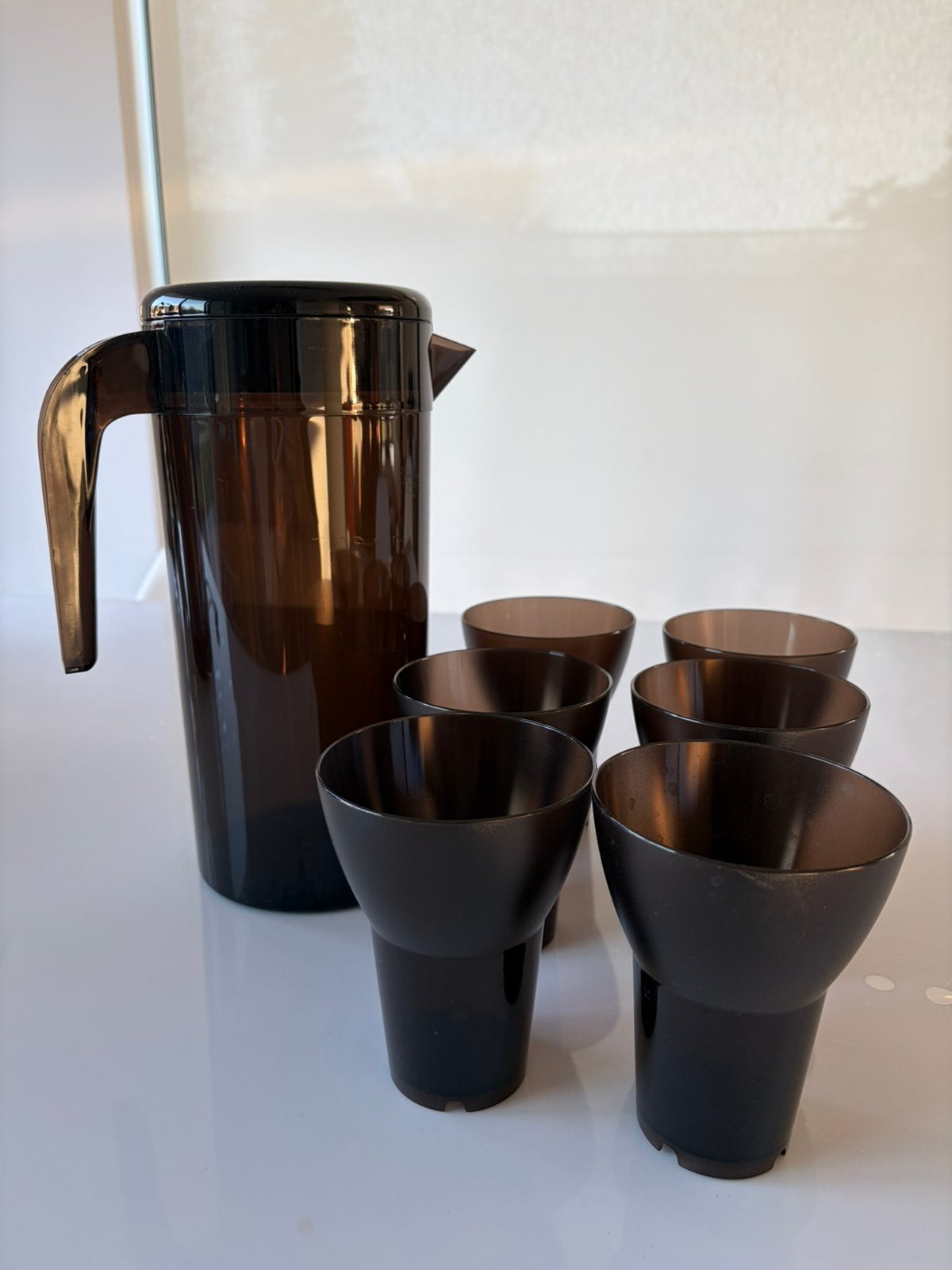 IKEA kruik + 6 plastic glazen - Zeer goede staat, IKEA, Ophalen of Verzenden, Zo goed als nieuw, Modern