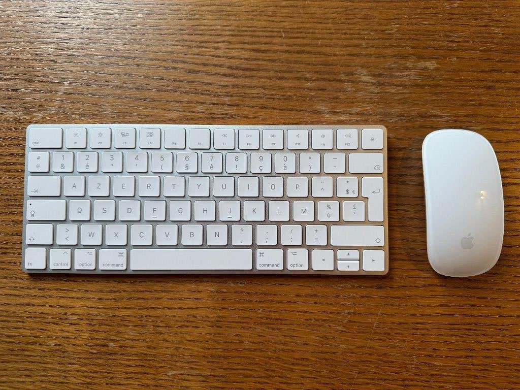 Clavier magique et souris Magic Mouse Lightning, Enlèvement ou Envoi, Comme neuf, Apple, Sans fil