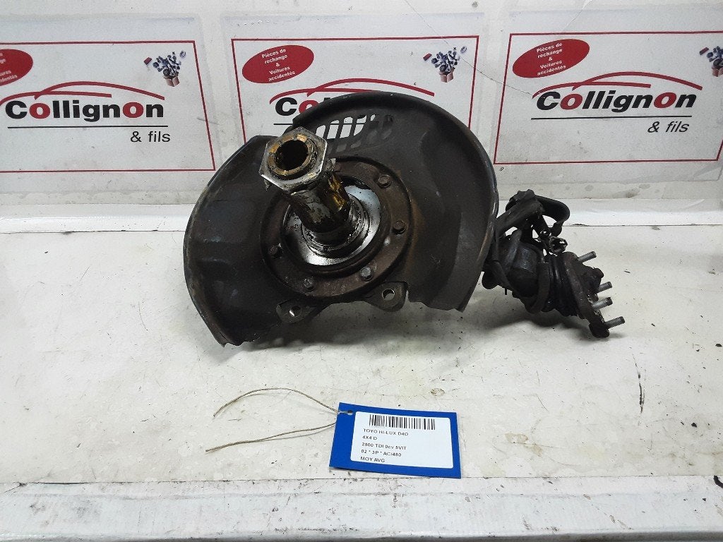 WIELNAAF LINKS VOOR Toyota Hilux III (01-2001/07-2005), Auto-onderdelen, Gebruikt, Mevr. I. Hauben, Toyota, Rue de l'Espoir 34 34
4030  GRIVEGNÉE, BE