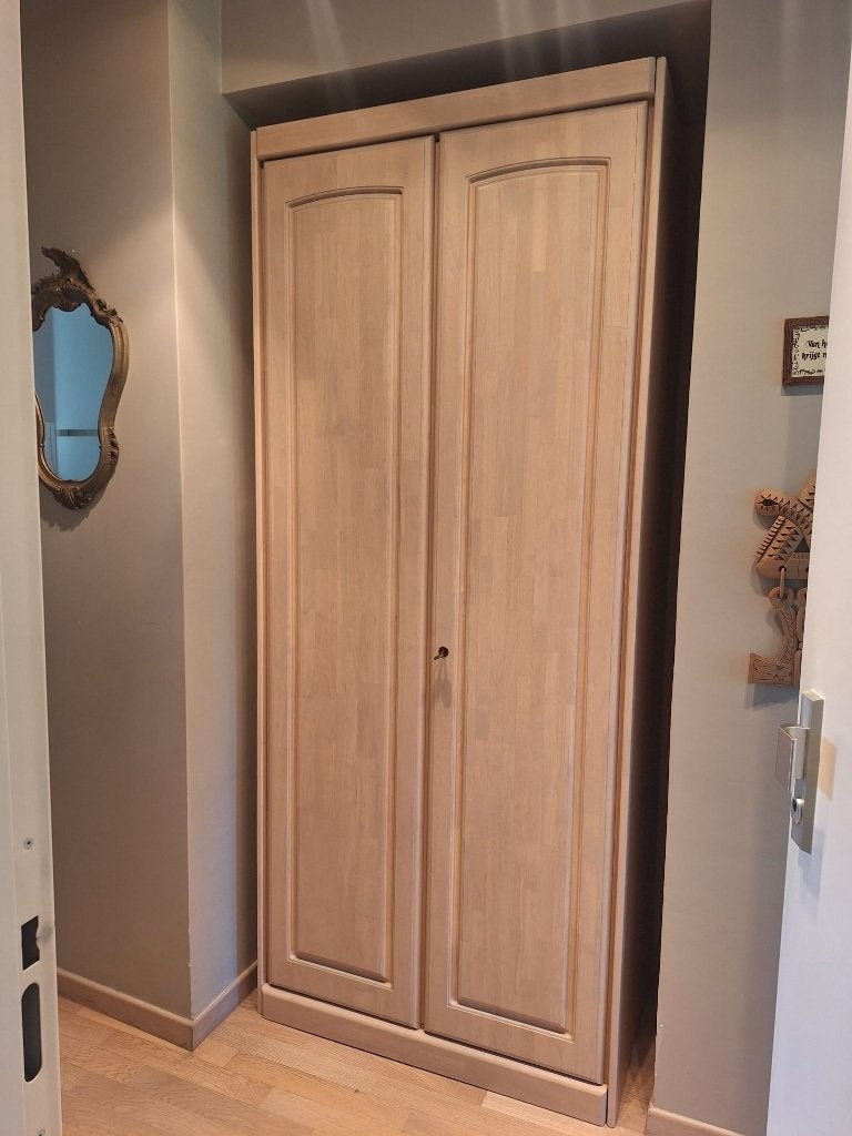 Kast  massief hout, Ophalen, Met deur(en)