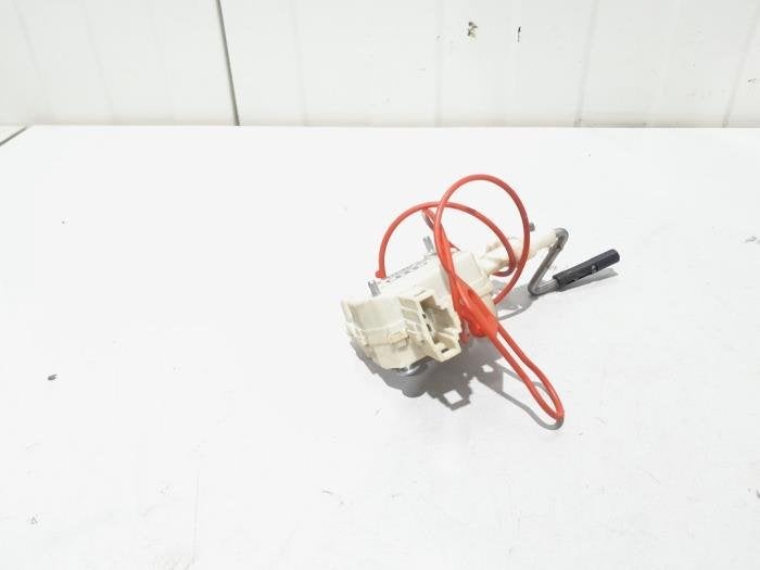 Moteur de verrouillage clapet réservoir d'un Audi Q7, -, 3 mois de garantie, Audi, Utilisé