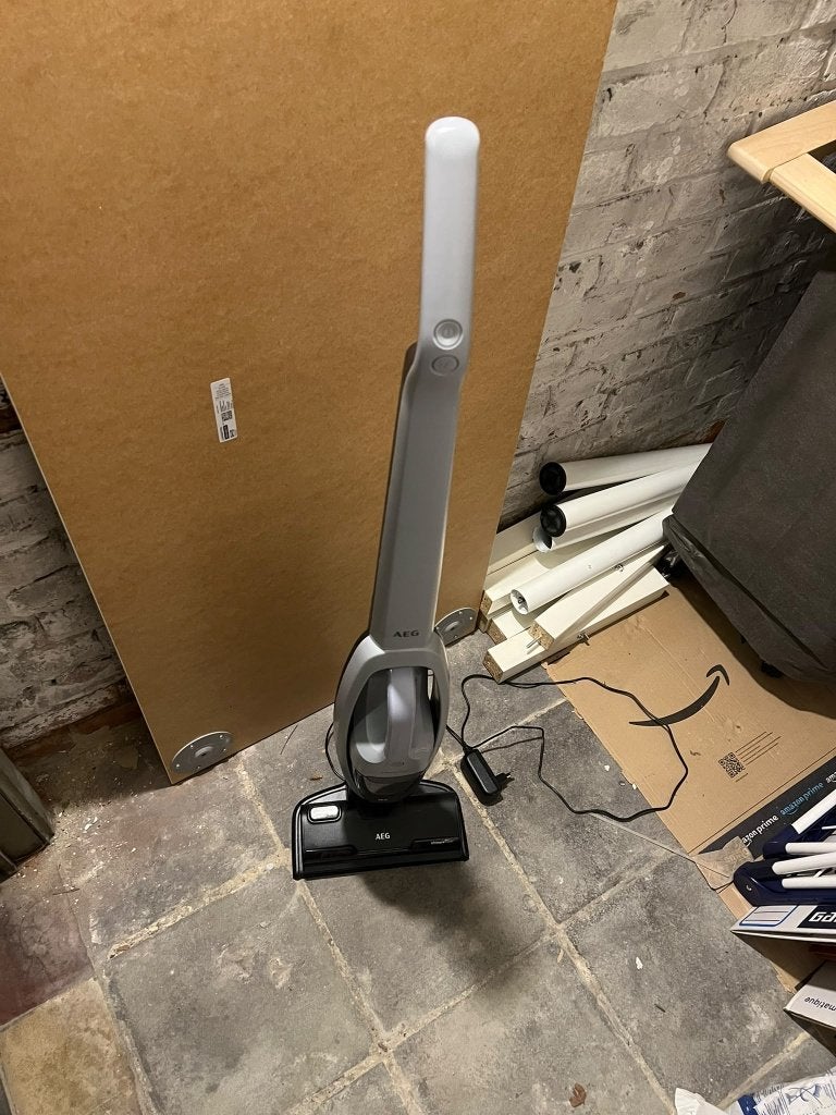 ASPIRATEUR BALAI AEG ANIMAL 5000 (AS52A212XN), Convient aux tapis, Réservoir, Aspirateur balai, Comme neuf