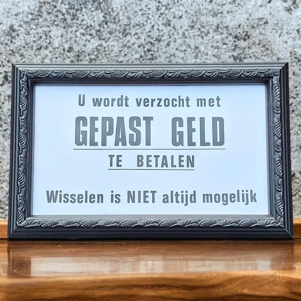 Mooi fraai tekstbord, kader, lijstje met glas GEPAST GELD💸, Ophalen of Verzenden, Gebruikt, Reclamebord
