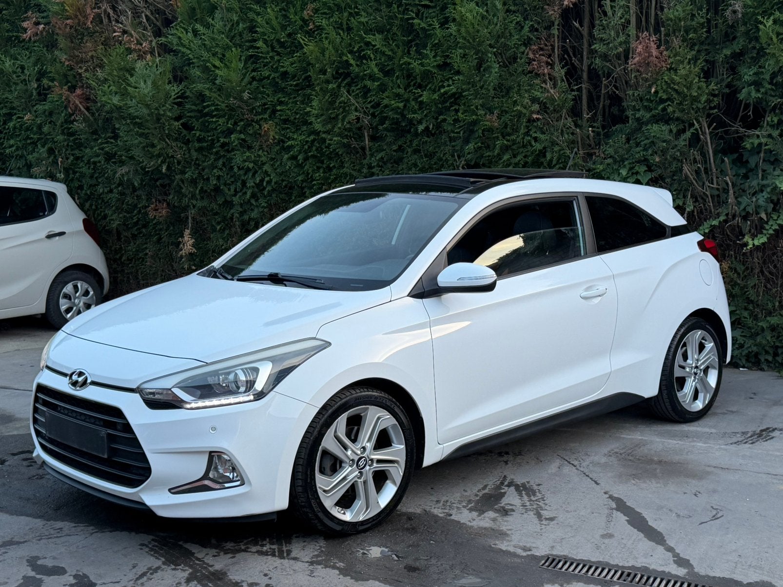 Hyundai i20 2016 109.000 km 6000€ gekeurd voor verkoop, Euro 6, 4 cilinders, Bedrijf, 1400 cc