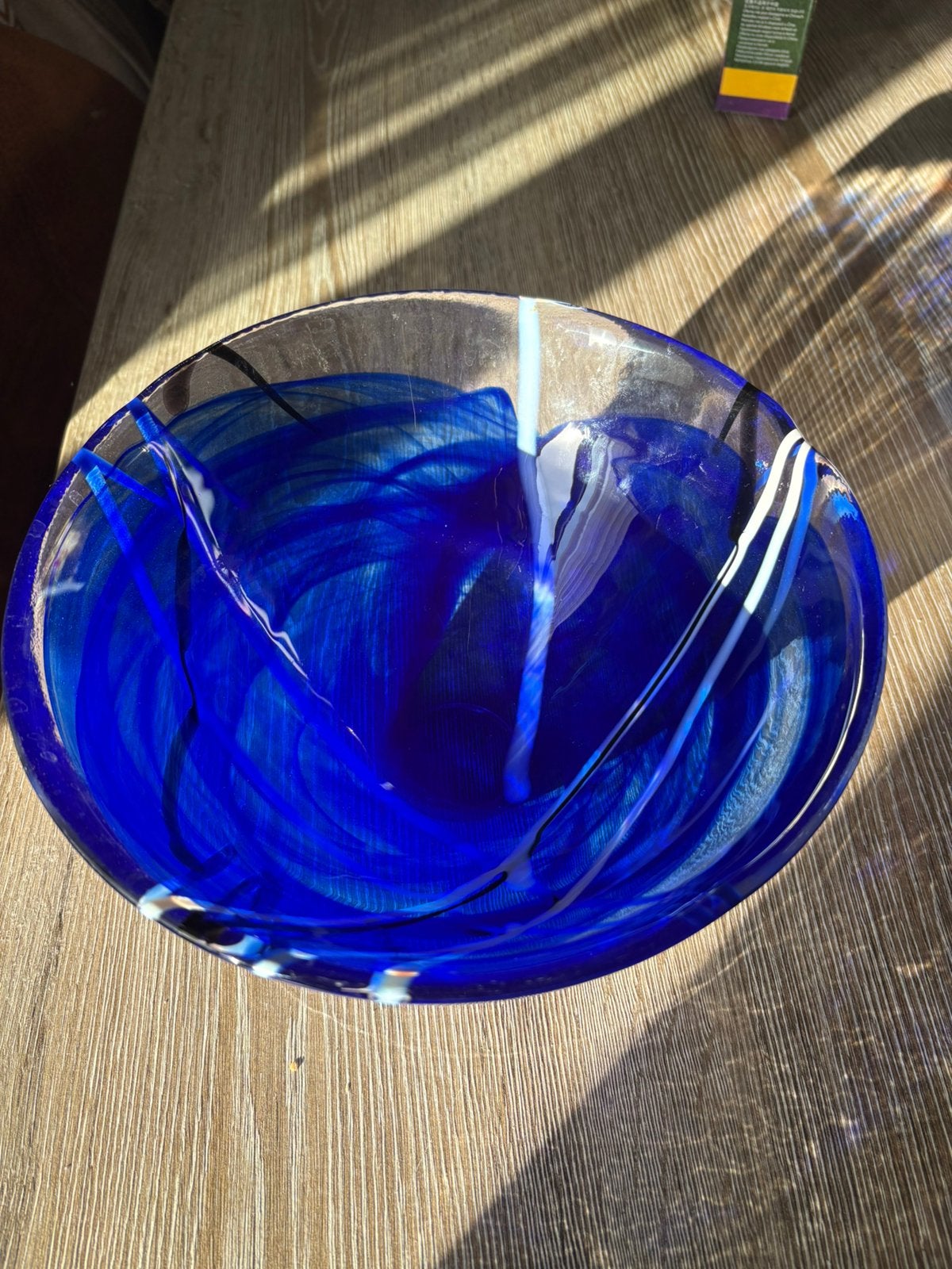 KOSTA BODA SCHAAL CONTRAST BLAUW/ BLAUW GLAS DIA 35CM, Schaal, Rond, Ophalen of Verzenden, Glas