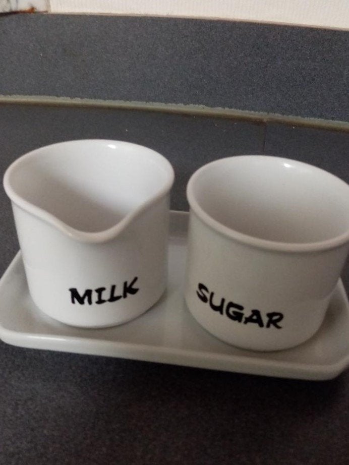schaal met melkkan / melkpot (7cm) + suikerpot (7cm), Enlèvement ou Envoi, Comme neuf, Porcelaine, Tasse(s) et/ou soucoupe(s)