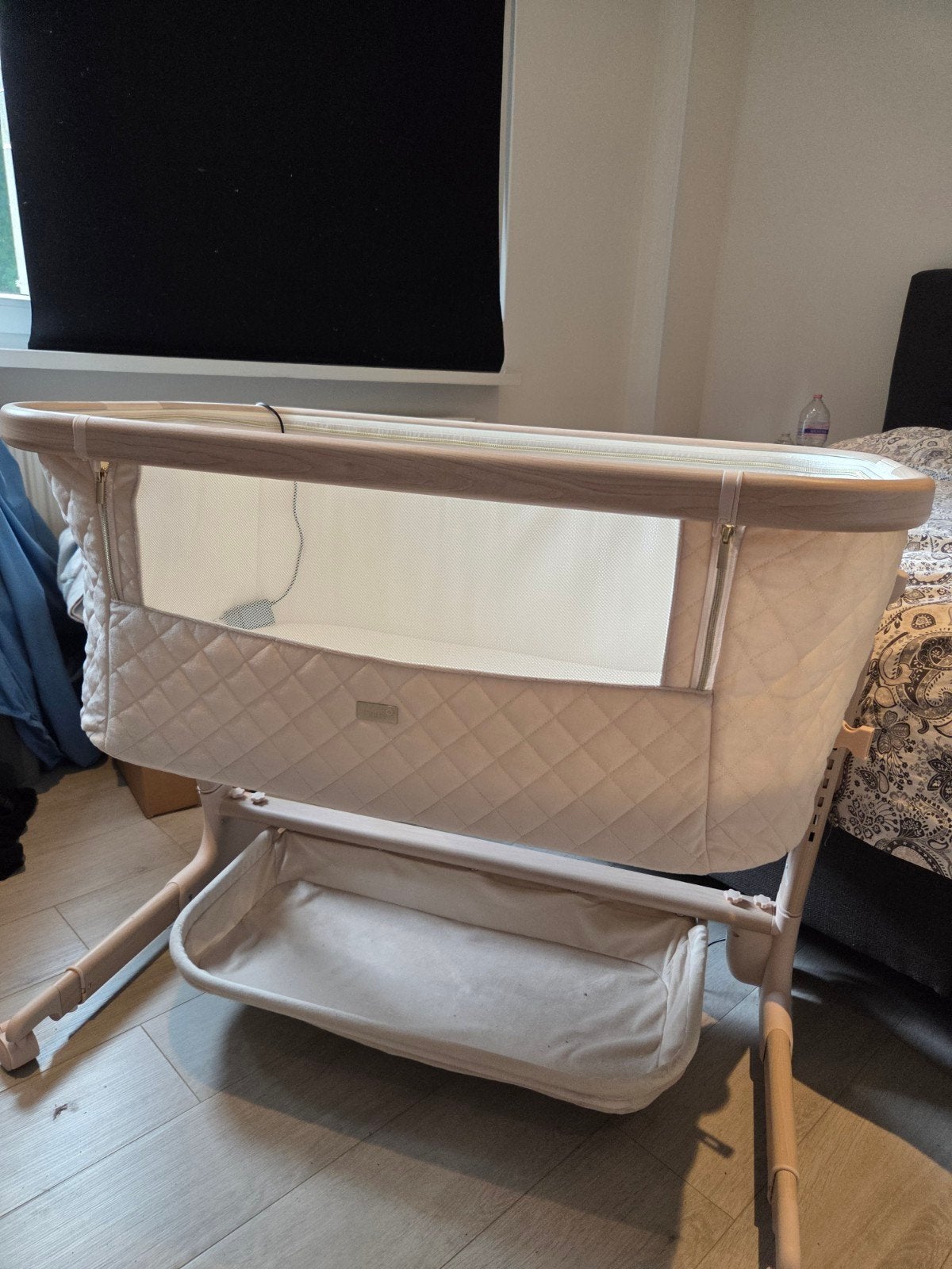Qute Q-Wiggle Electric Co-Sleeper Cream - Hazel, Ophalen, Zo goed als nieuw, Wieg