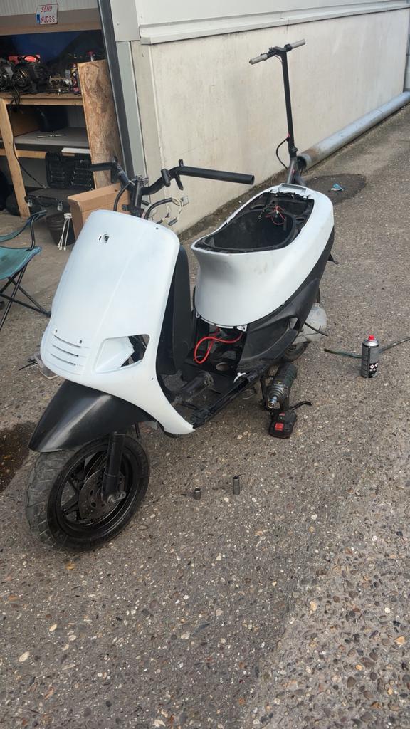Zip type3 rst dubbelgelagerd teruil, Motoren, Scooter, Particulier, 11 kW of minder, Automaat