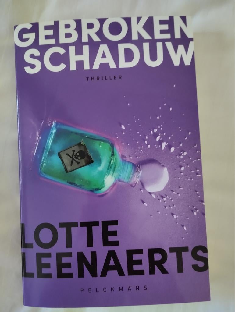 Gebroken schaduw - Lotte Leenaerts, Boeken, Ophalen