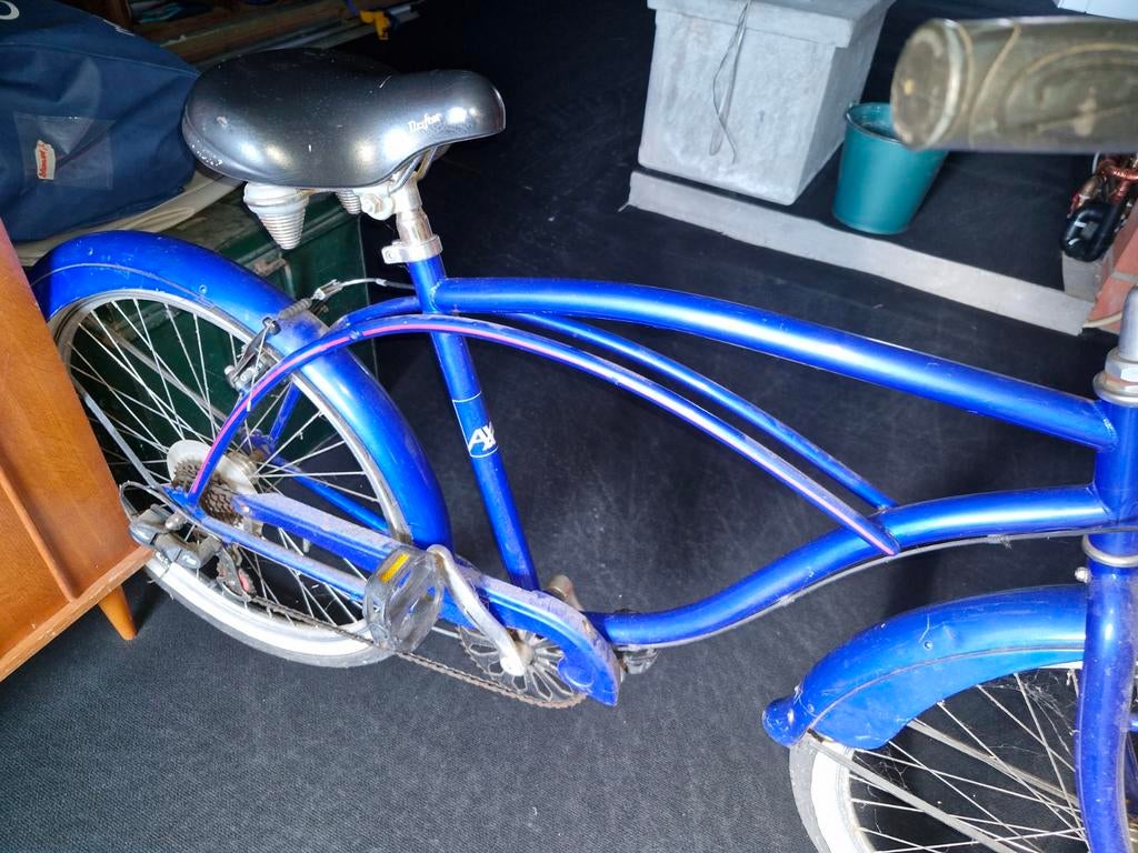 Vintace fiets. AXA, Ophalen