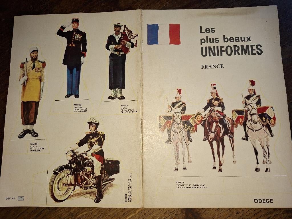 LES PLUS BEAUX UNIFORMES ODEGE, Livres, Général, Utilisé, ODEGE, Ne s'applique pas