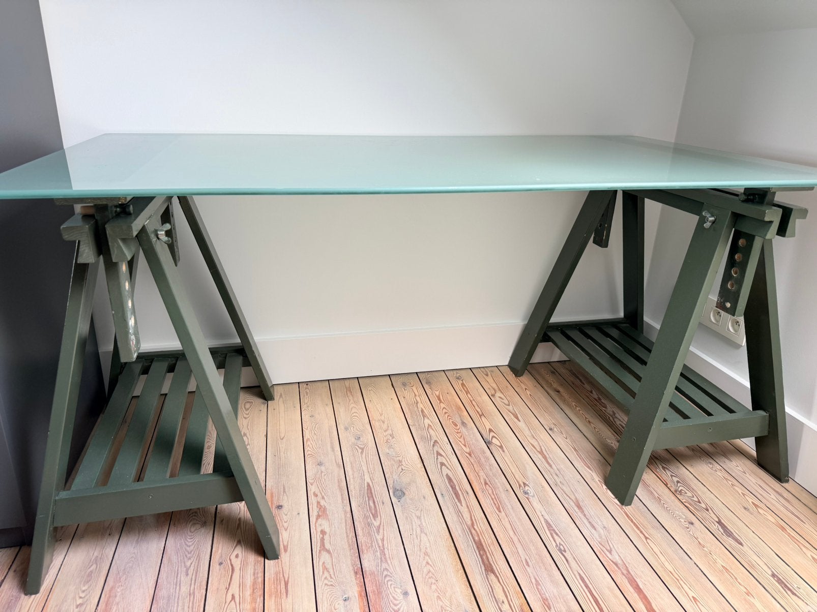 Bureau met glazen blad, 80x150 cm, Huis en Inrichting, Bureaus, Ophalen, Zo goed als nieuw, IKEA
