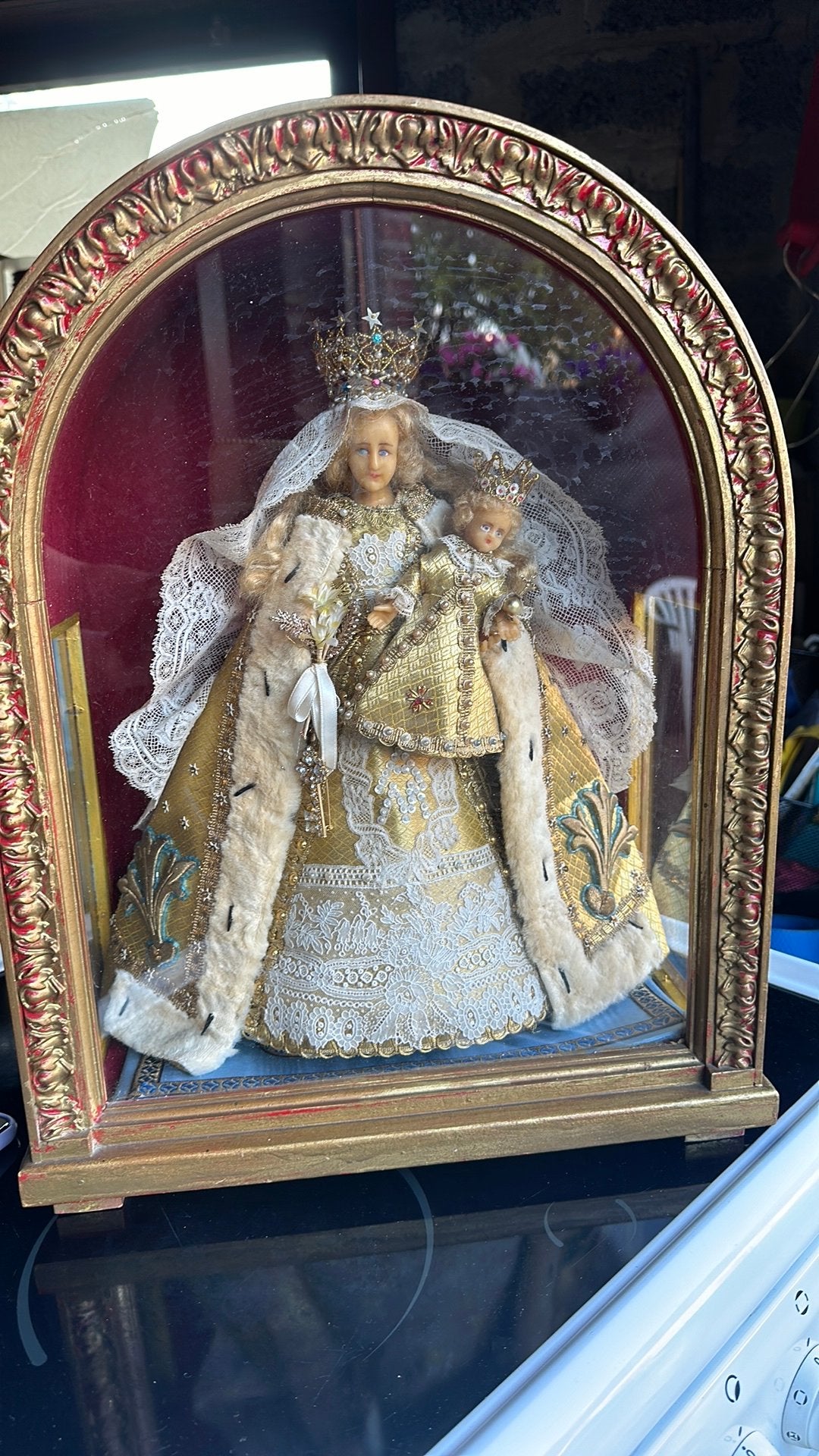Maria met Jezus., Ophalen