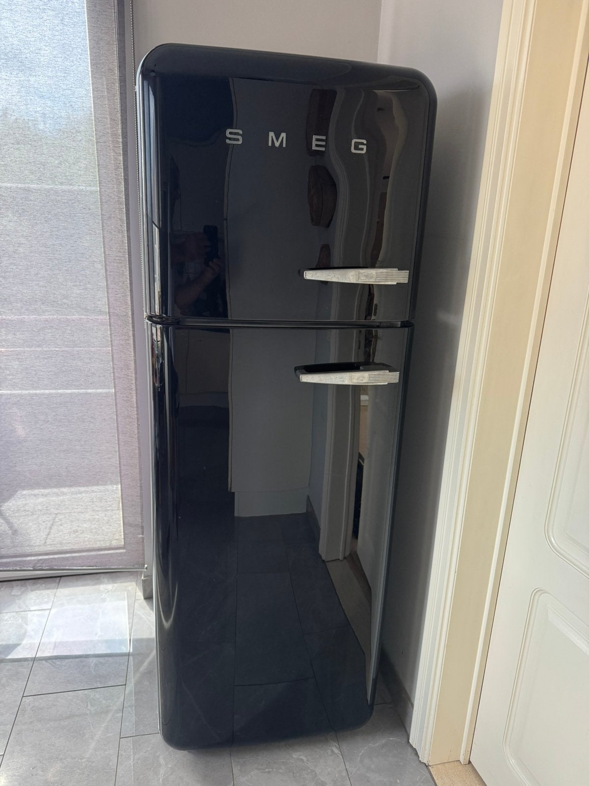 Smeg ijskast met vriesvak - zwart, Elektronische apparatuur, Ophalen, Zo goed als nieuw, Met vriesvak