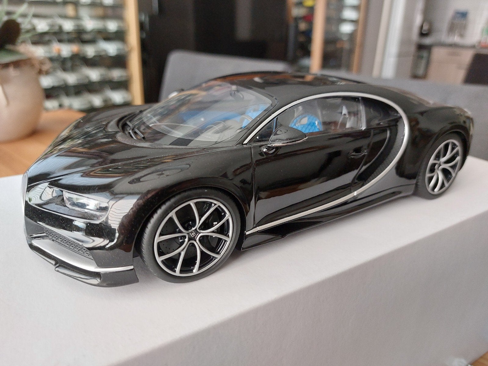 kyosho Ousia 1/18 Bugatti Chiron noir noir TRÈS RARE, Enlèvement ou Envoi, Comme neuf, Voiture, Kyosho