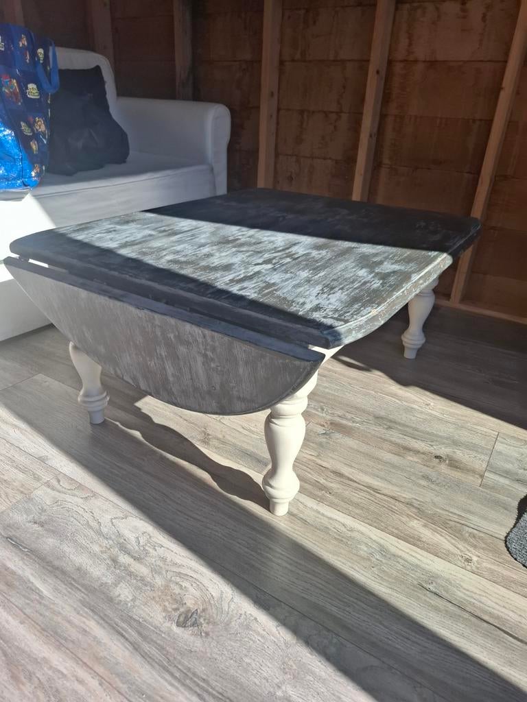 Salon tafel, Enlèvement