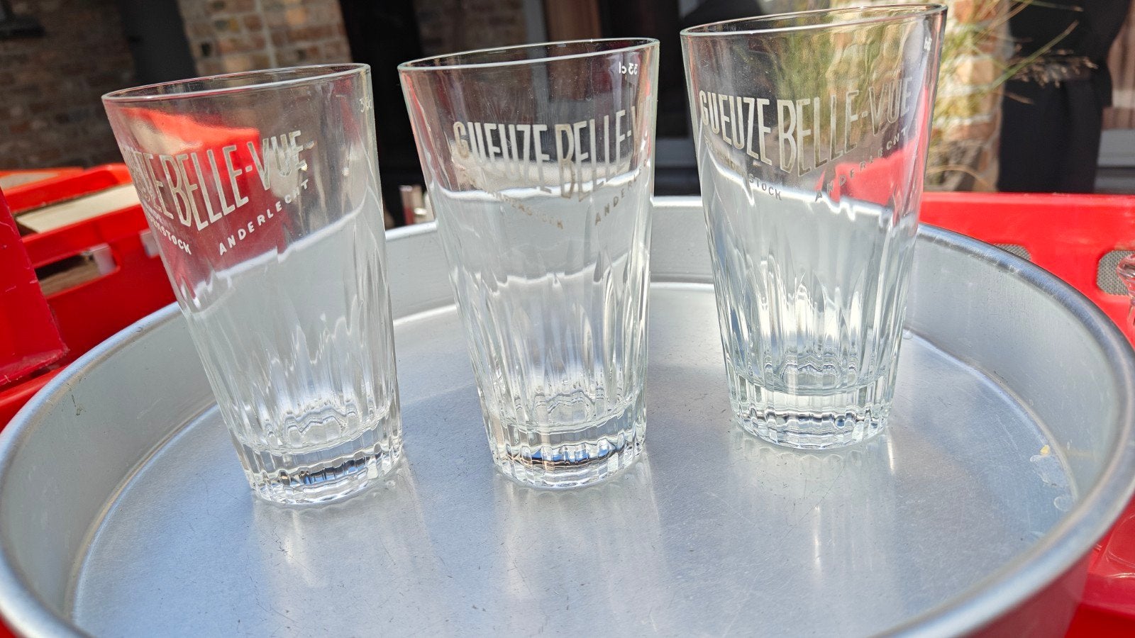 Verres à bière, Enlèvement